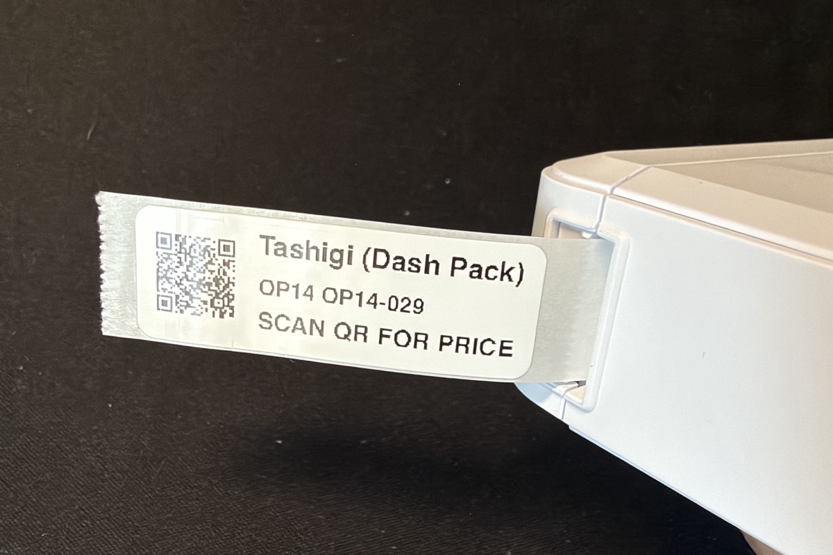 NIIMBOT D110_M feeding a real printed QR product label